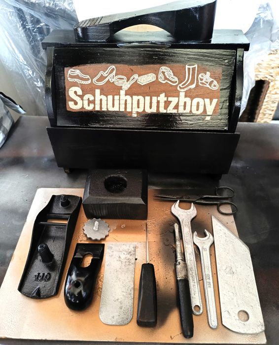 Caixa de Sapateiro antiga alemã com ferramentas