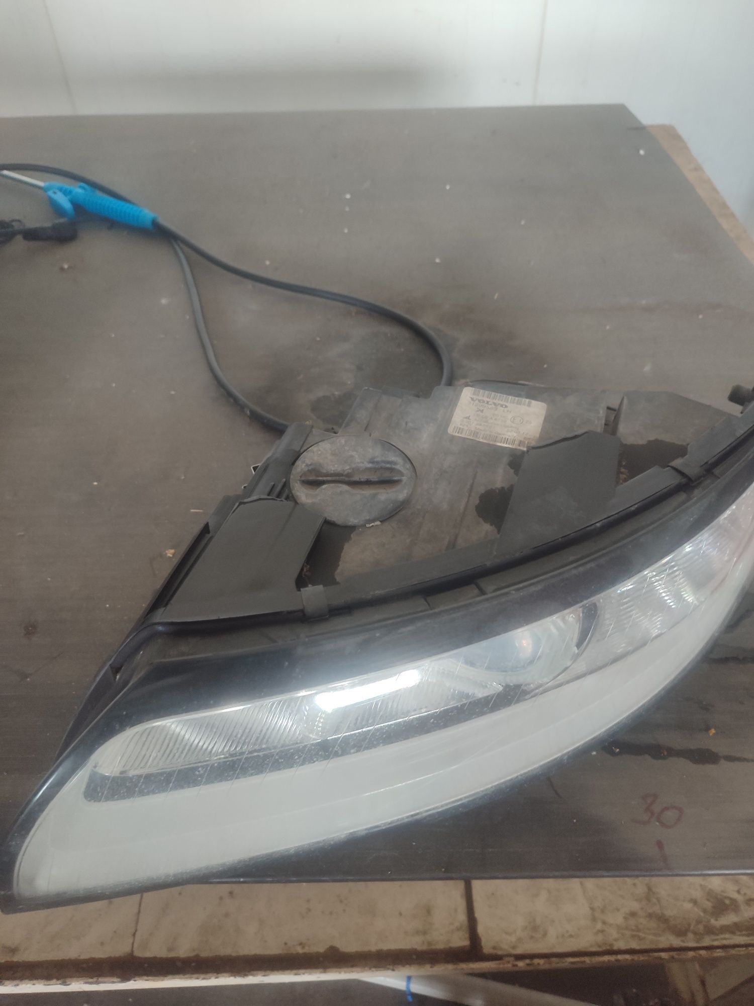 Lampa reflektor przód prawa Volvo S40 V50
