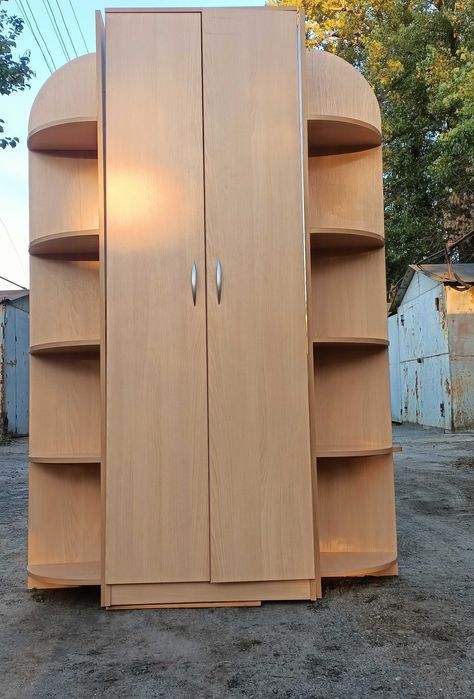 Шкаф со съёмными полками и боковыми стеллажами