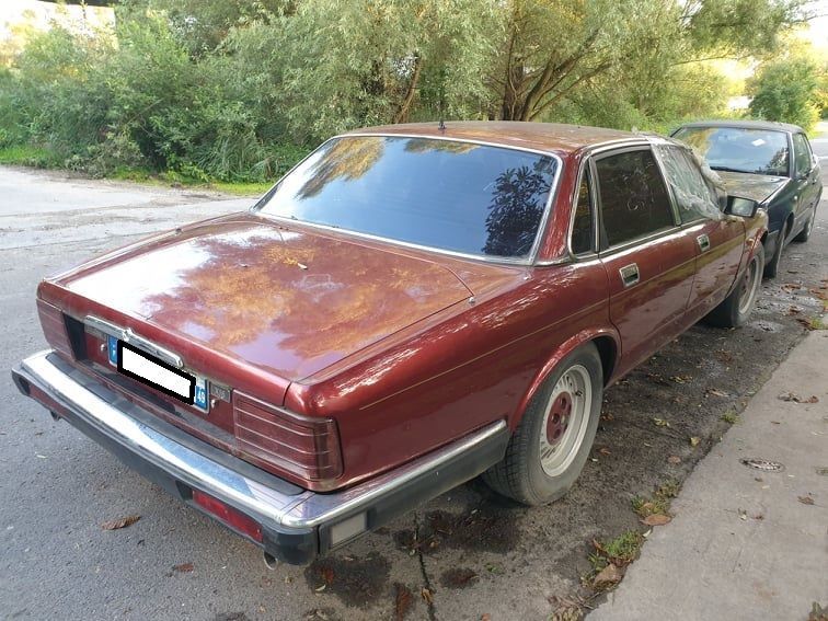 Jaguar XJ 3,2 benzyna 1992 Francja / uszkodzony