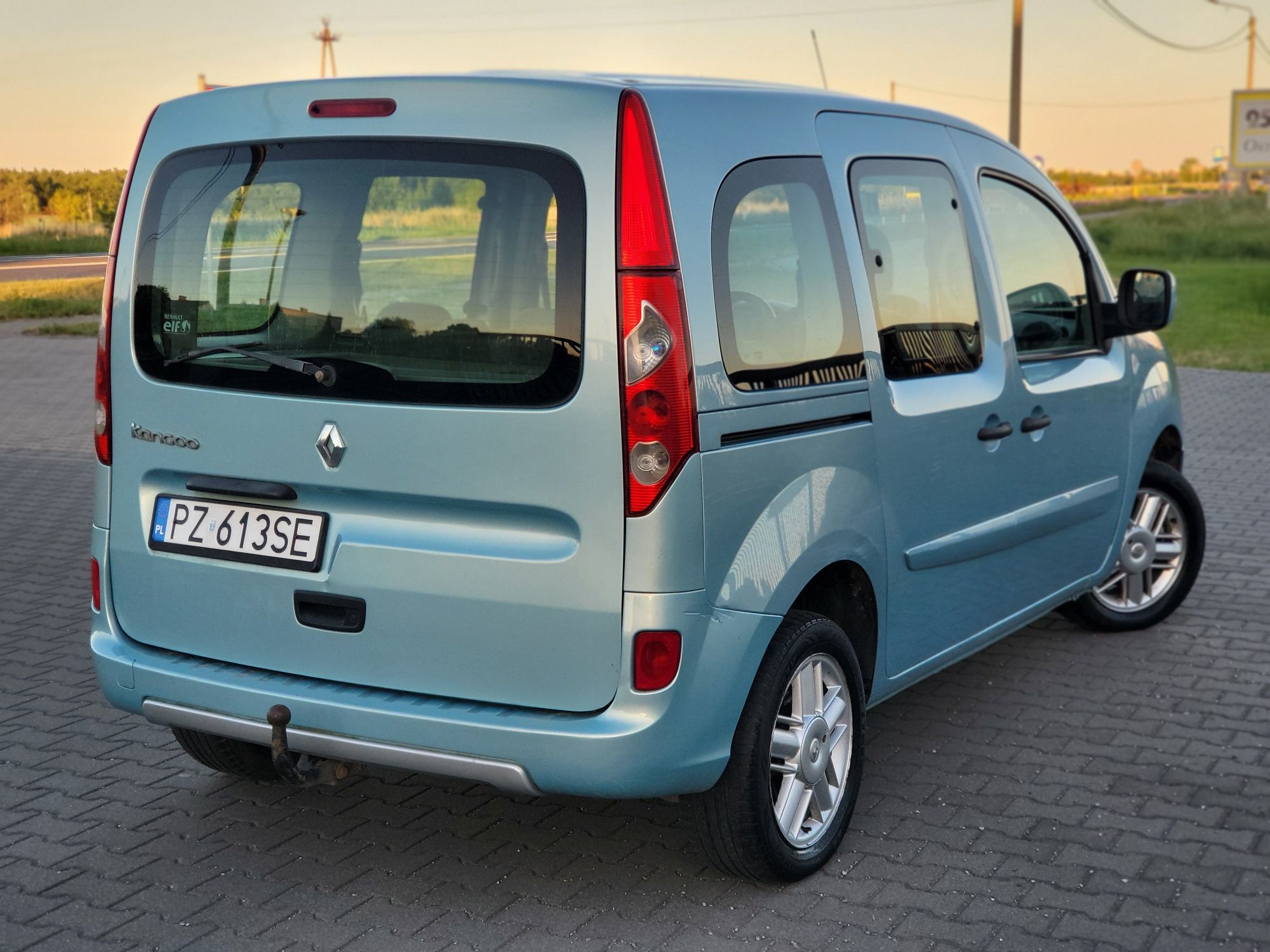 Osobowy Renault Kangoo 1.5 DCI 2010r - 6 Biegów- Klima Mrozi - 5 Osób