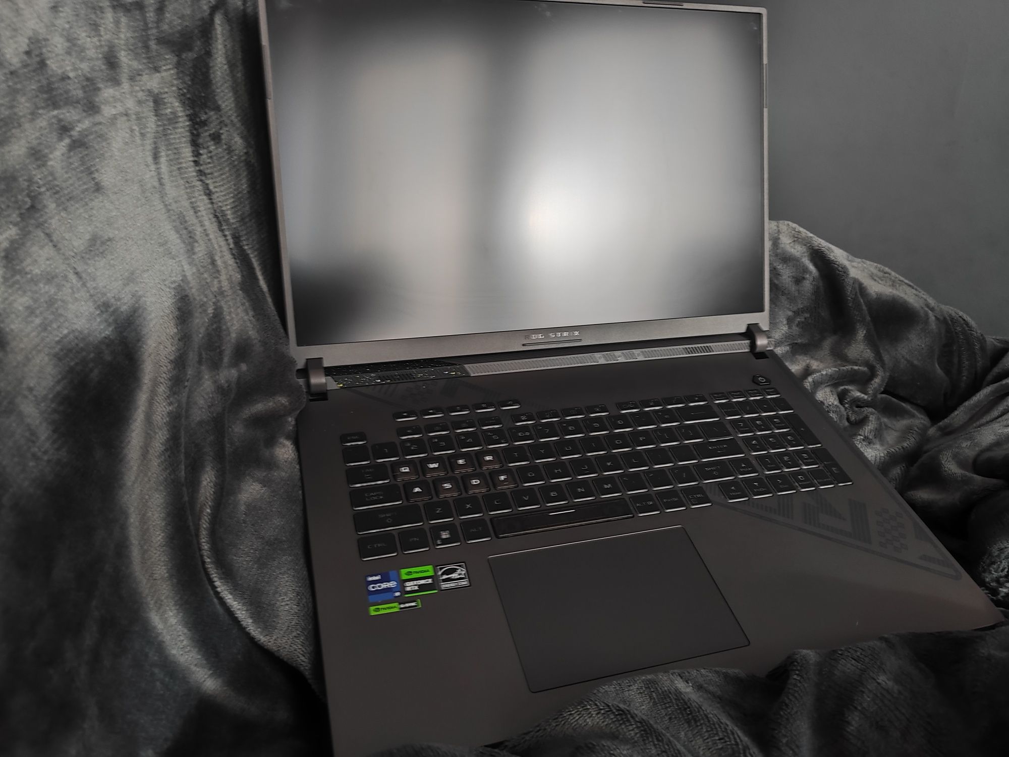 Laptop gamingowy ASUS ROG Strix G18 18"