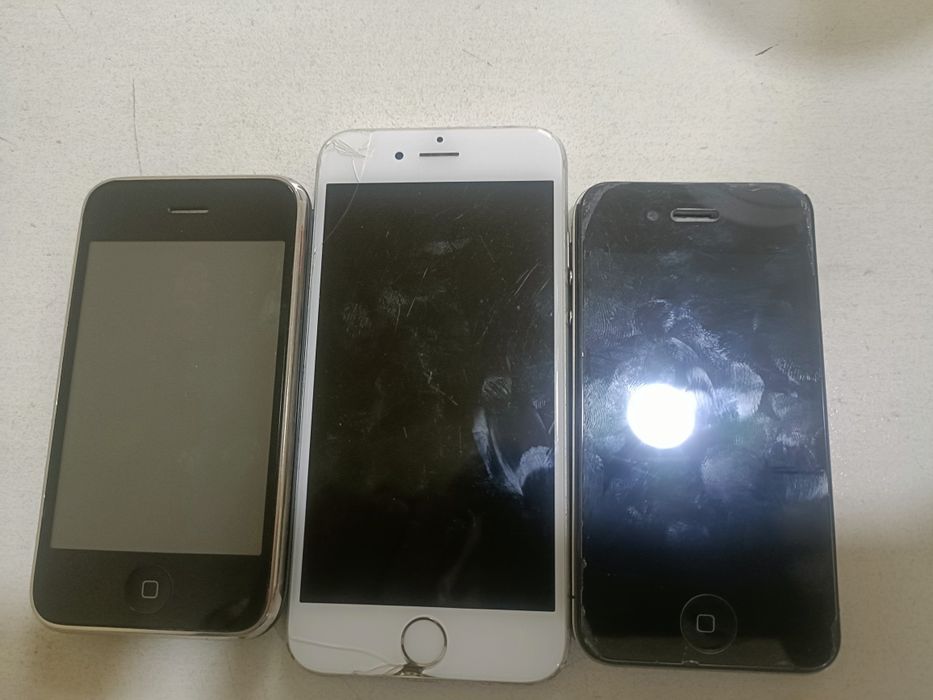 Lote 3 telemóveis iPhone para peças