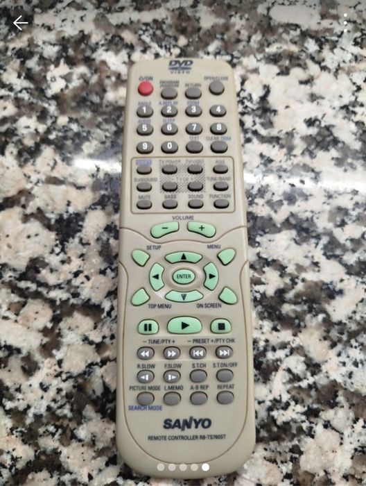 Subwoofer Sanyo com 6 colunas.