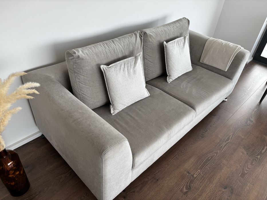 Sofa 3 lugares em tecido aveludado,