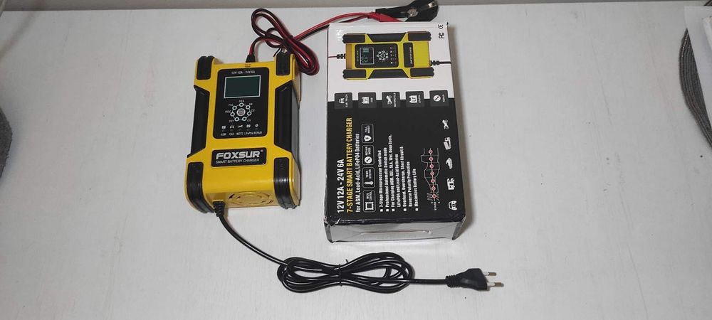 Потужне зарядне FOXSUR 12В-12А 24В-6А