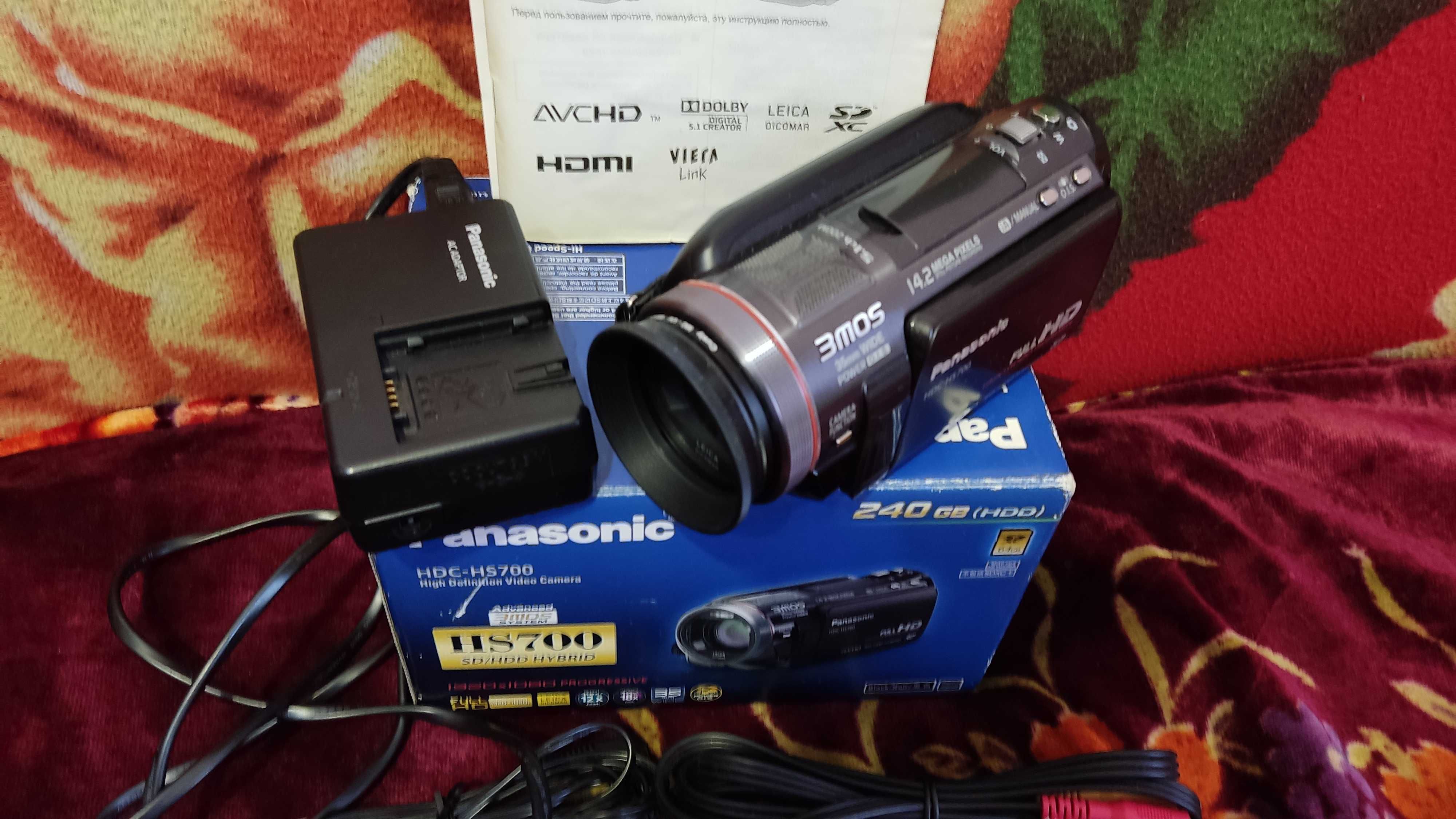 Відеокамера Panasonic HDC-HS700,