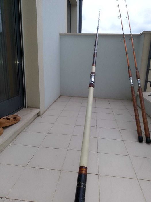 2 canas de pesca em muito bom estado