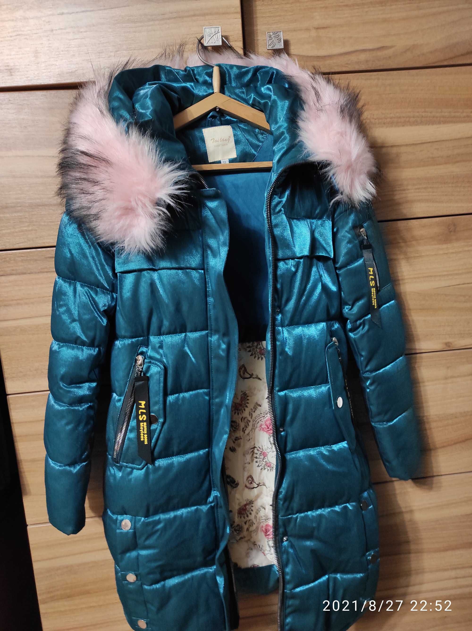 Продам женское зимнее пальто размер S рост до 162 см.новое.