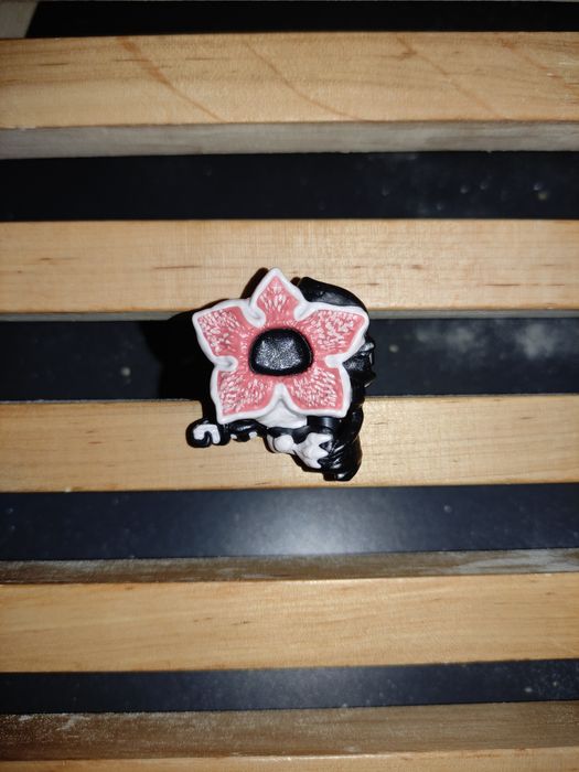 Kinder joy X stranger things Фігурка на олівець