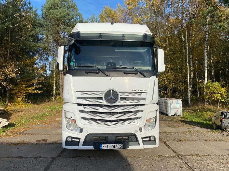 Mercedes-Benz actros  Mercedes-Benz Actros 1845 MEGA