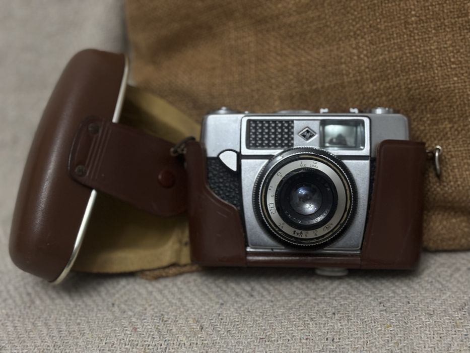 Vendo camera antiga e polaroide