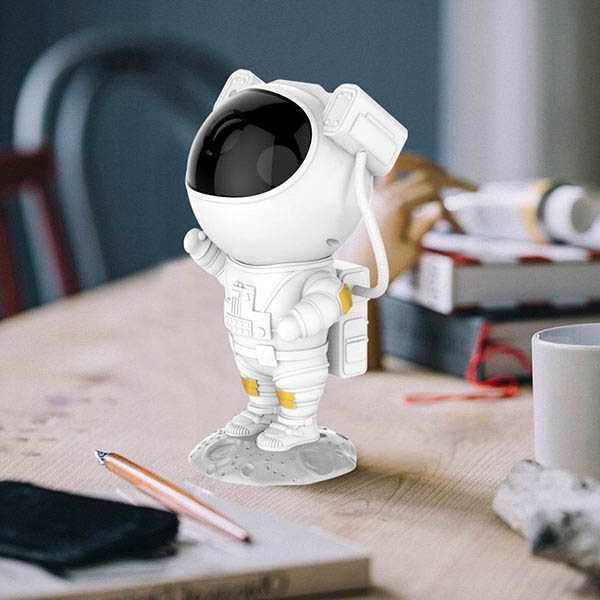 LAMPKA NOCNA DZIECIĘCA astronauta lampka rzutnik dla dzieci