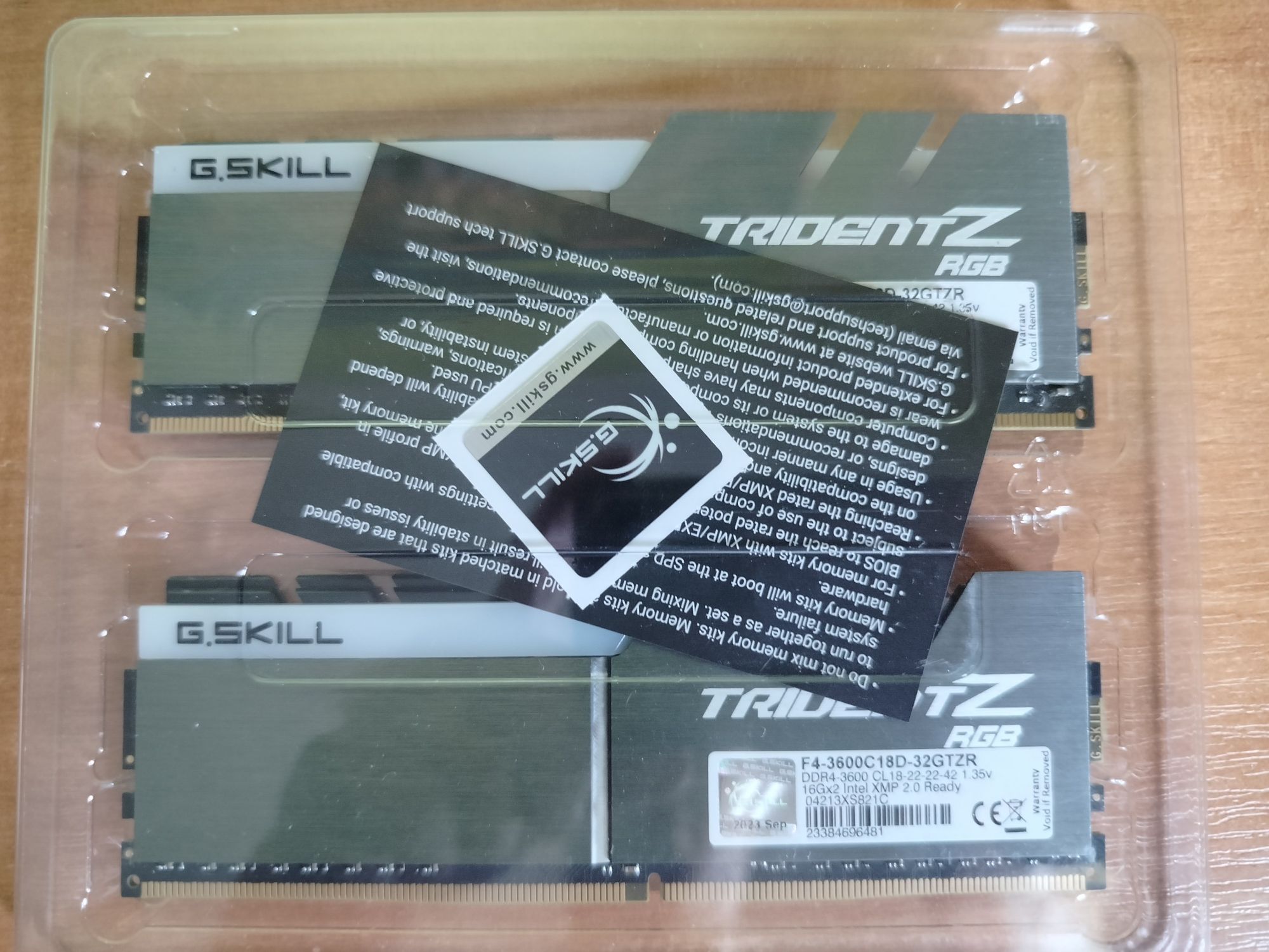 Karta pamięci do PC- TridentZ RGB DDR4 2x16GB