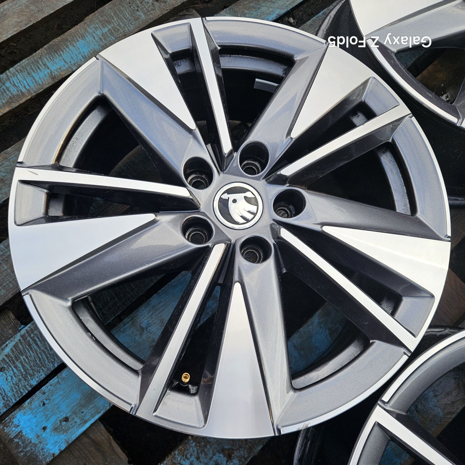 Alufelgi 17 Skoda Octavia Karoq Superb Yeti Kamiq VW Seat 5x112 ET45