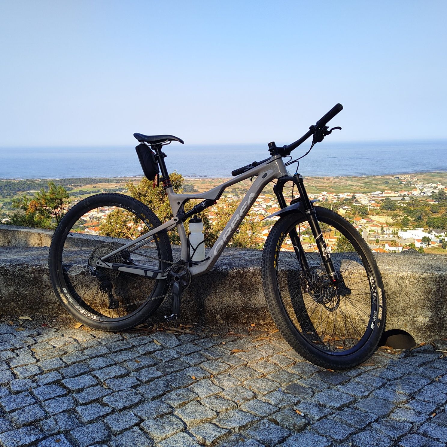 Bicicleta BTT suspensão total (L)