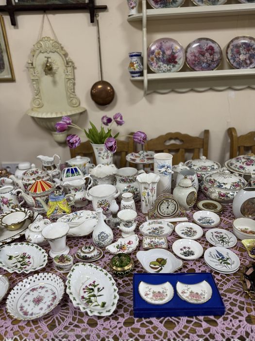 Колекційний посуд з Англіі в наявномті