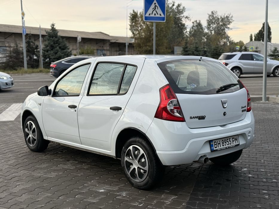 Dacia Renault sandero 1.4 mpi  2009