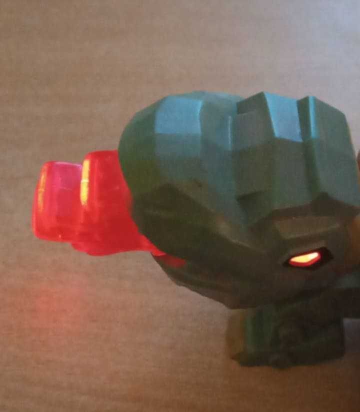 Figurka Transformers Dinobot Hasbro świeci