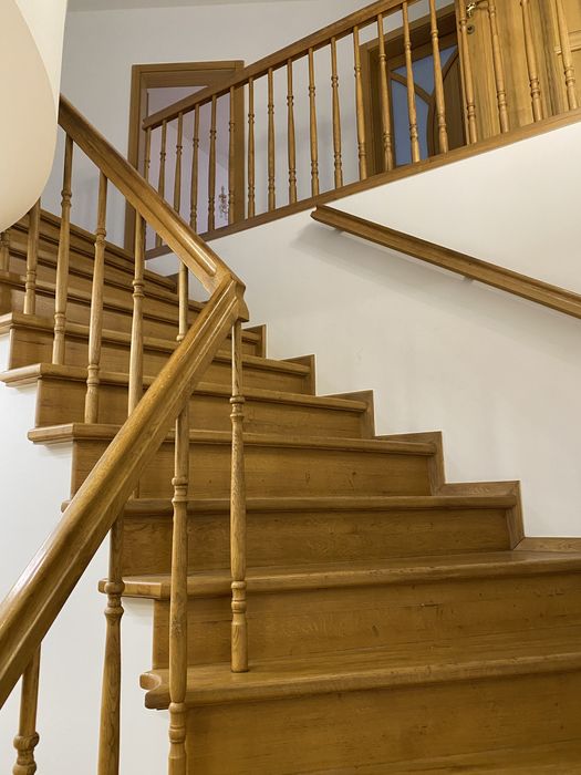 Сходи. Дубові Сходи. Сходи б/в.