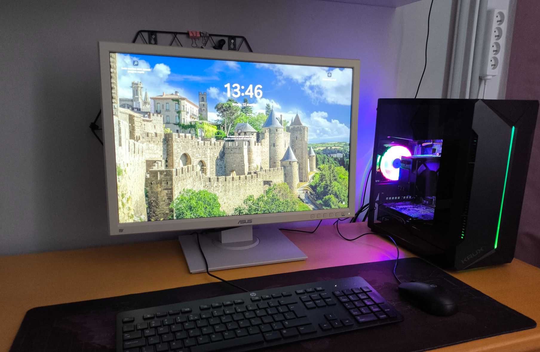 Monitor i Komputer Ryzen 5 3500X 6 rdzeni DDR4 16 GB RAM, RX 580 4GB+