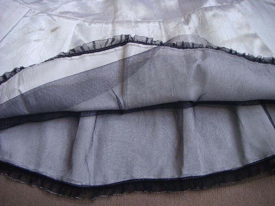 biała spódnica z czarnym tiulem komunia wesele chrzest roz 128