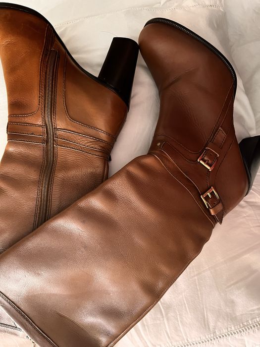 Botas da zara em pele no exterior e  interior, novas com salto de 9 cm