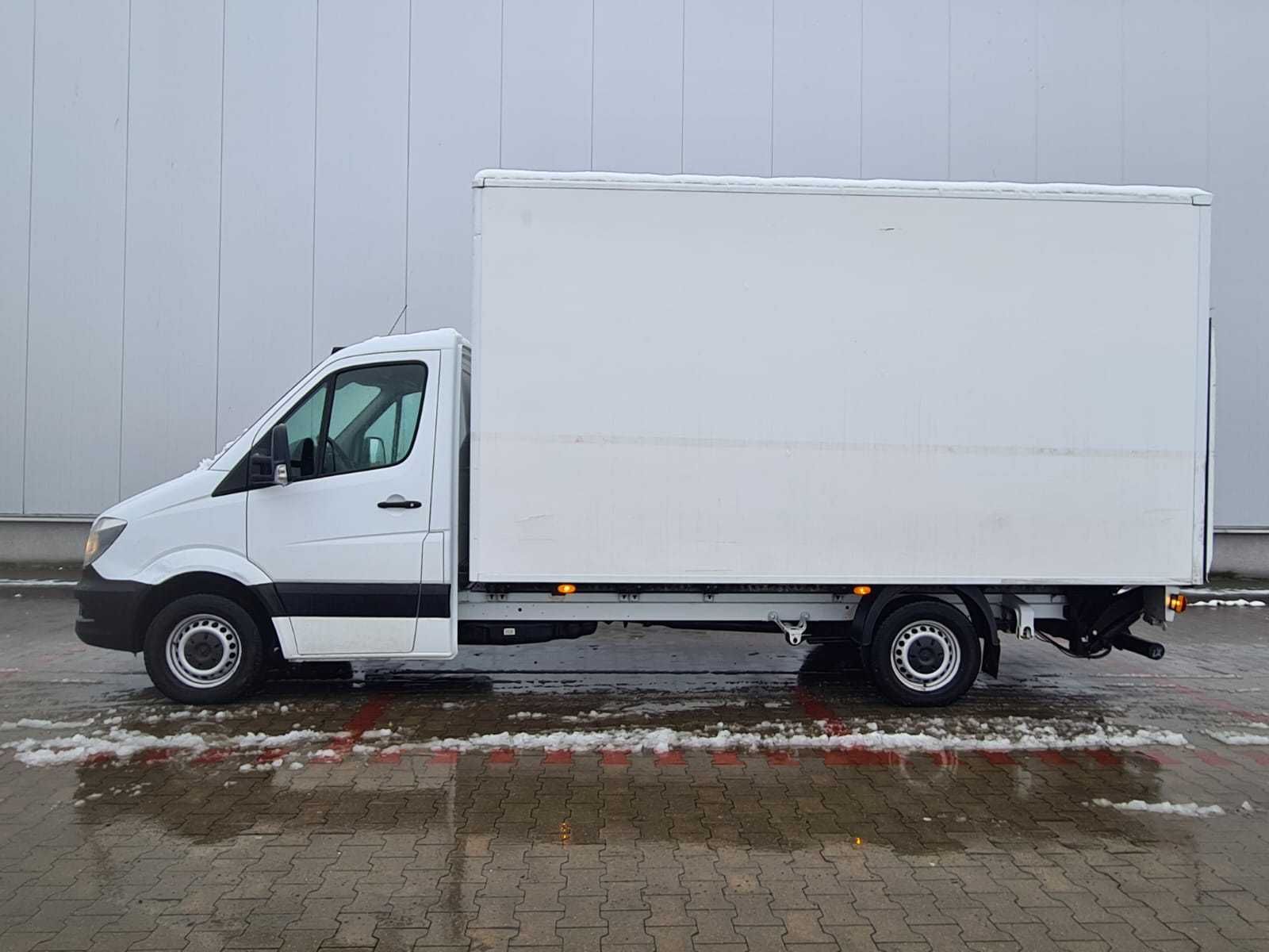 Wynajem Kontenera z Windą - Mercedes Sprinter , kontener 4,4m