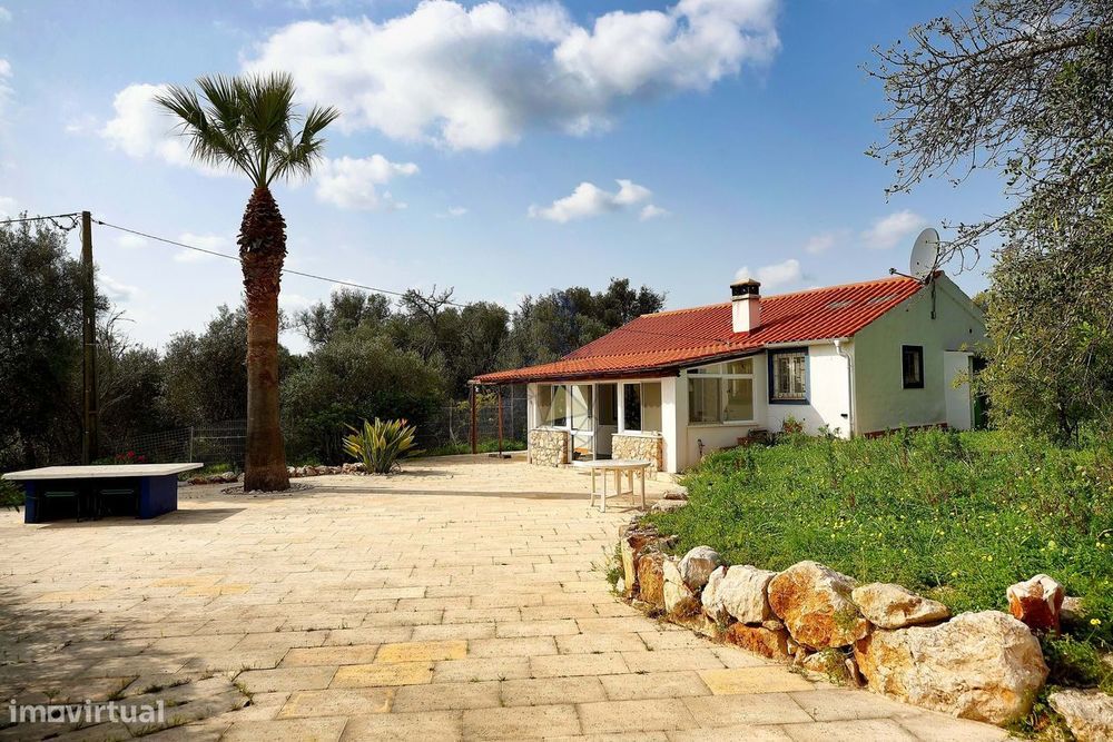 Quinta portuguesa em terreno de 23.400 m2 no topo de uma colina com vi