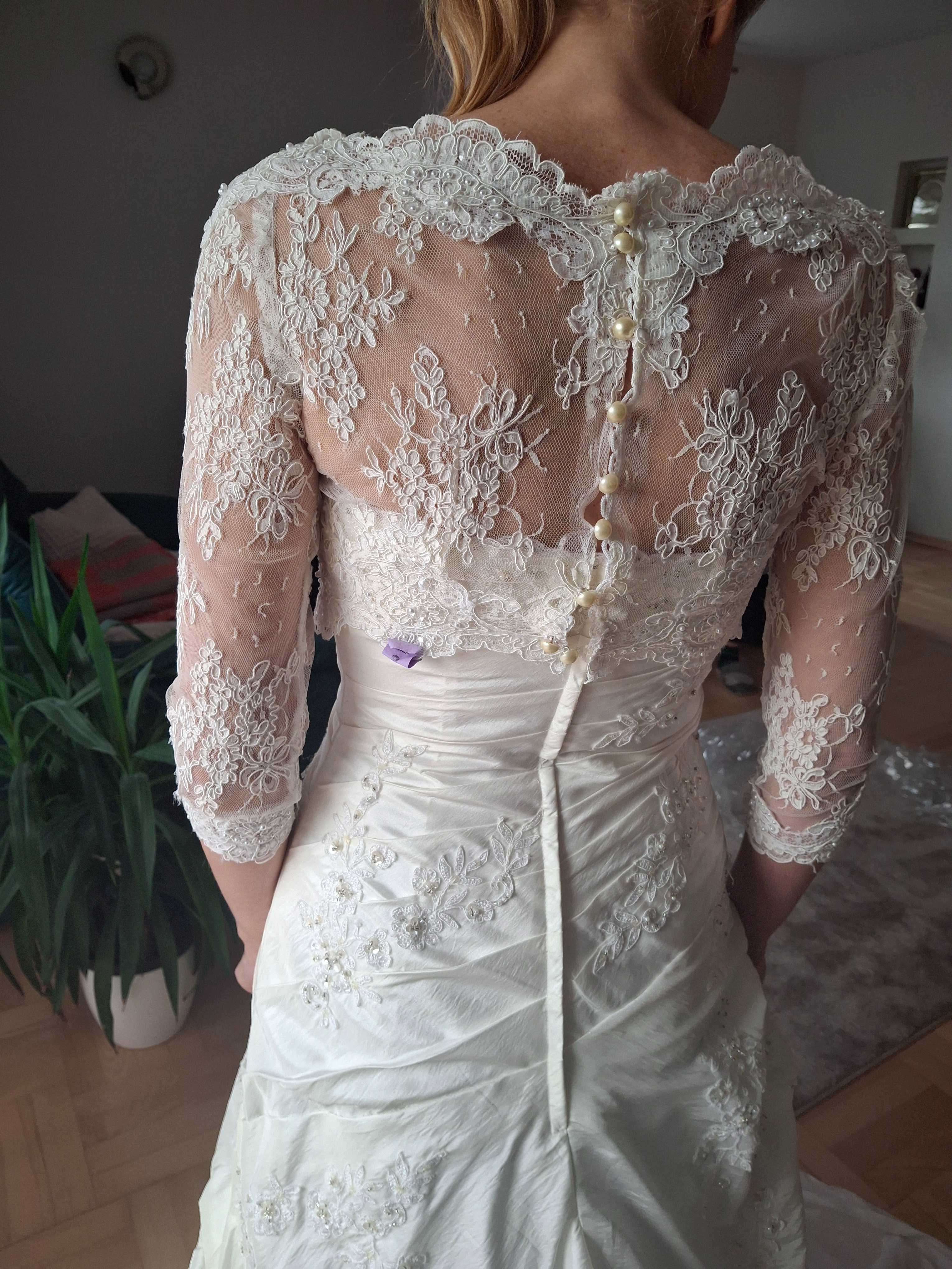 Suknia ślubna hiszpańskiej marki Fara Sposa