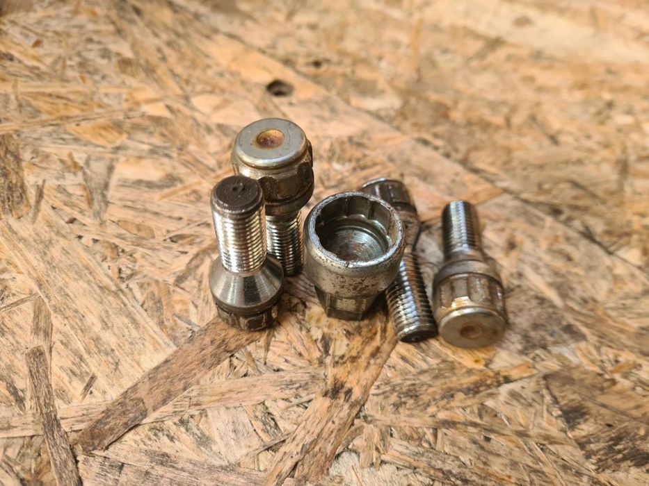 Parafuso anti-roubo RENAULT Clio IV (BH_)