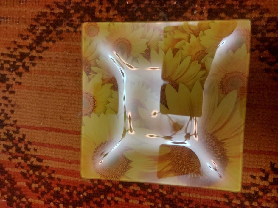 Стеклянние тарелки и тортница НАБОР