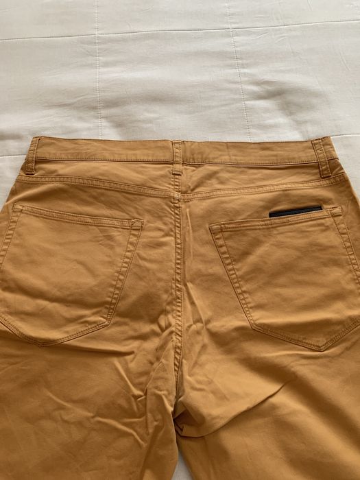 Calções camel, amarelo torrado Bershka