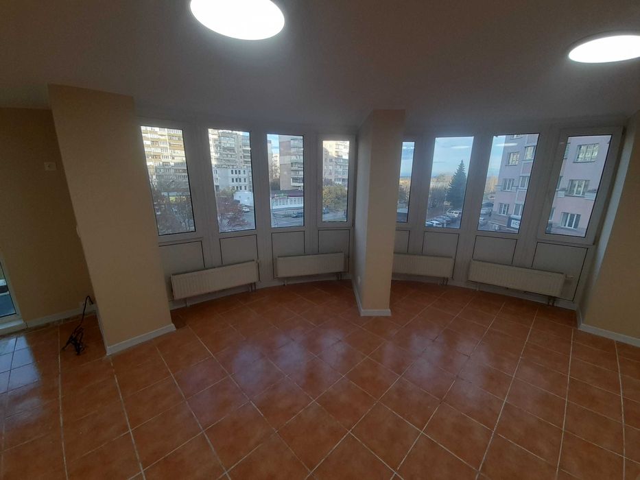 Вишгород Центр Суперфасад н/ф 72кв.м. Активний трафік