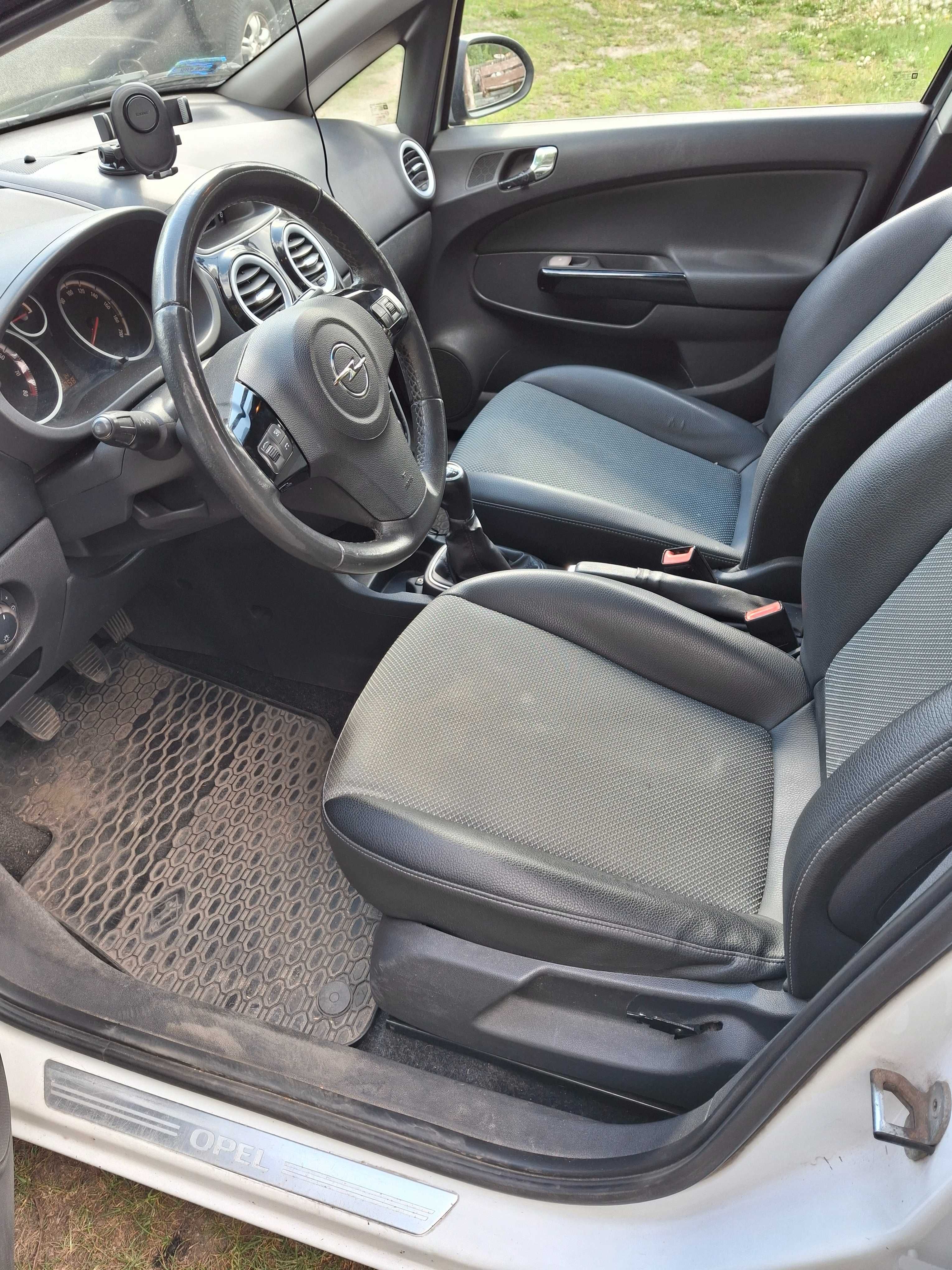 Opel Corsa D 1.4, 2010 r. / BENZYNA + GAZ