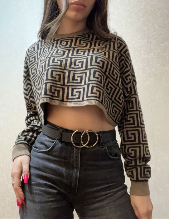 Укорочений жіночий топ