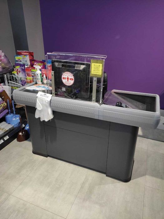 Торгове та холодильне обладнання в магазин, стелажі