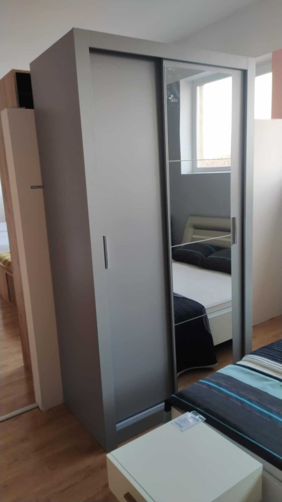 Sprzedam małą, szarą szafę przesuwną z lustrem - NOWA