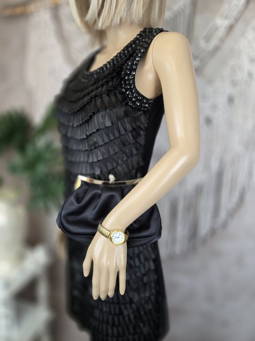 Mała czarna sukienka krotka bez rękawów ze zdobiony przód Beauty