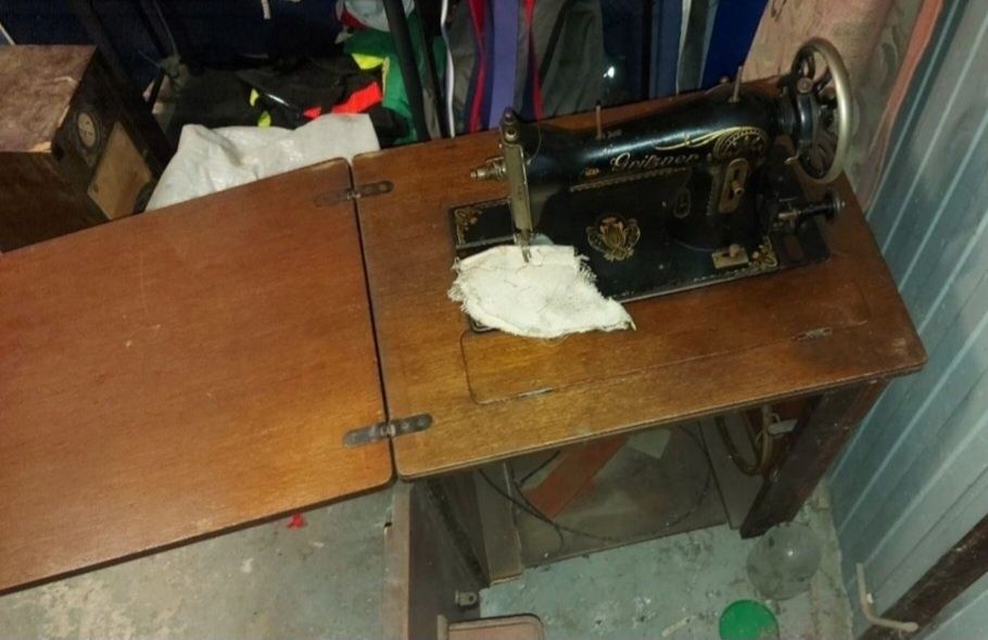 Stara maszyna do szycia z szafką, Gritzner, ozdoba wnętrza, piękna