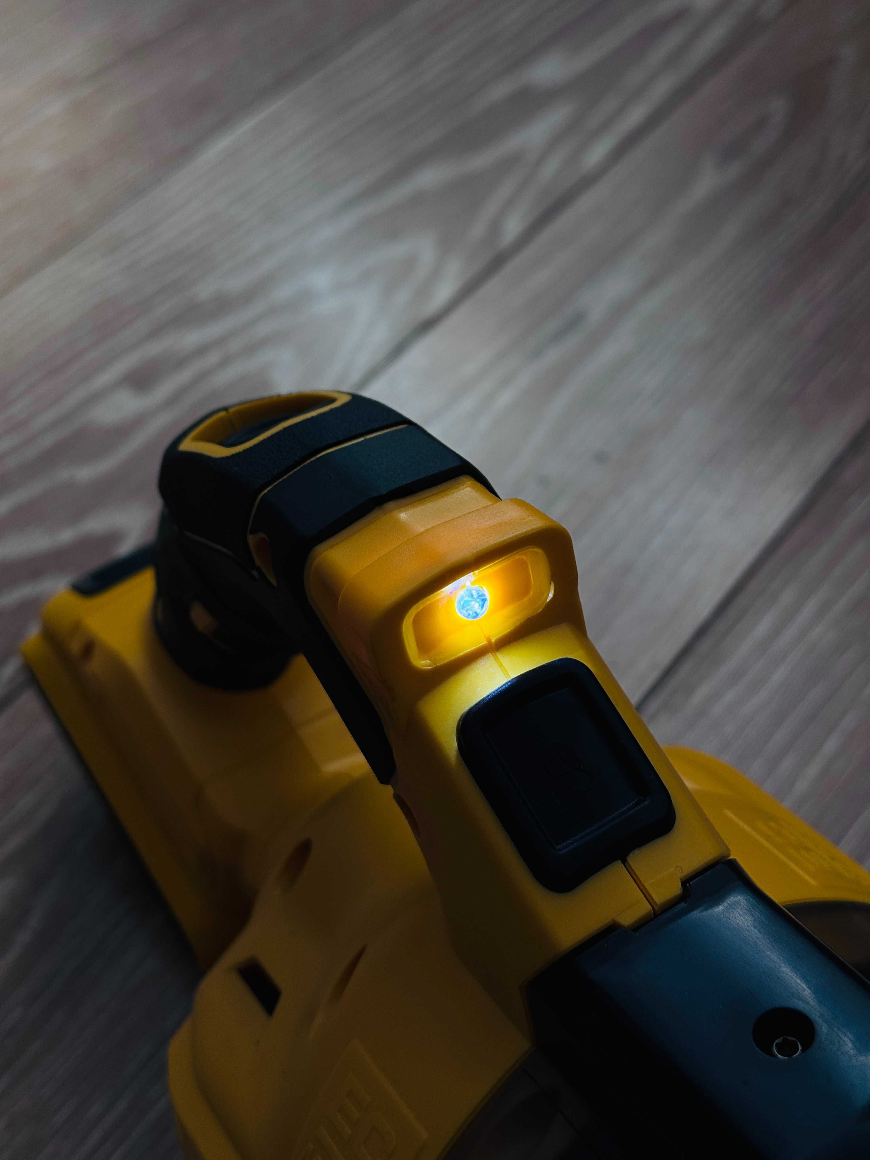 Mocny odkurzacz samochodowy 120W na baterie Dewalt XR wsuwane