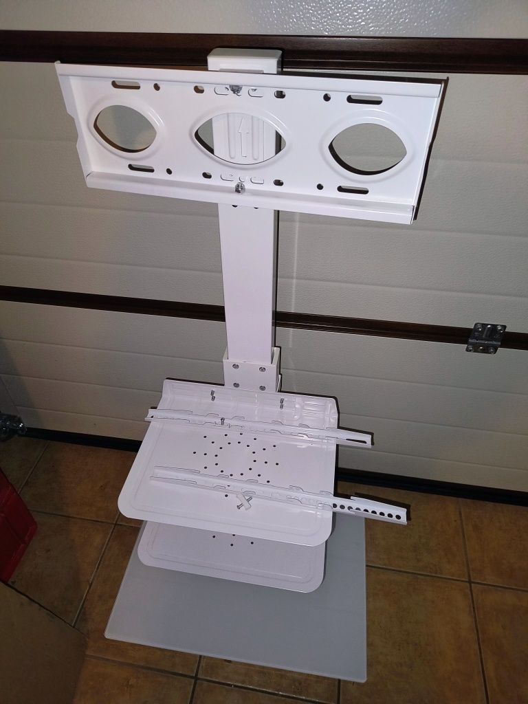Stojak pod TV/monitor regulowany ze szklaną podstawą