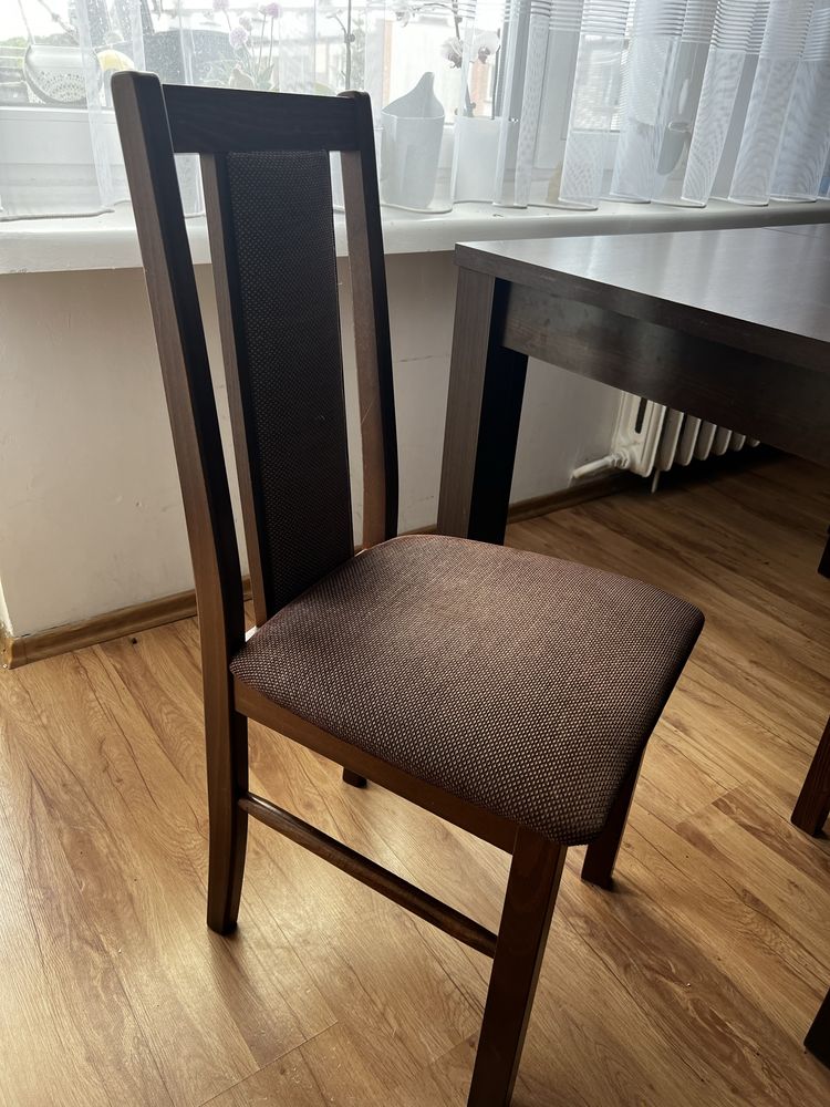 Stół rozkladany plus 6 krzeseł