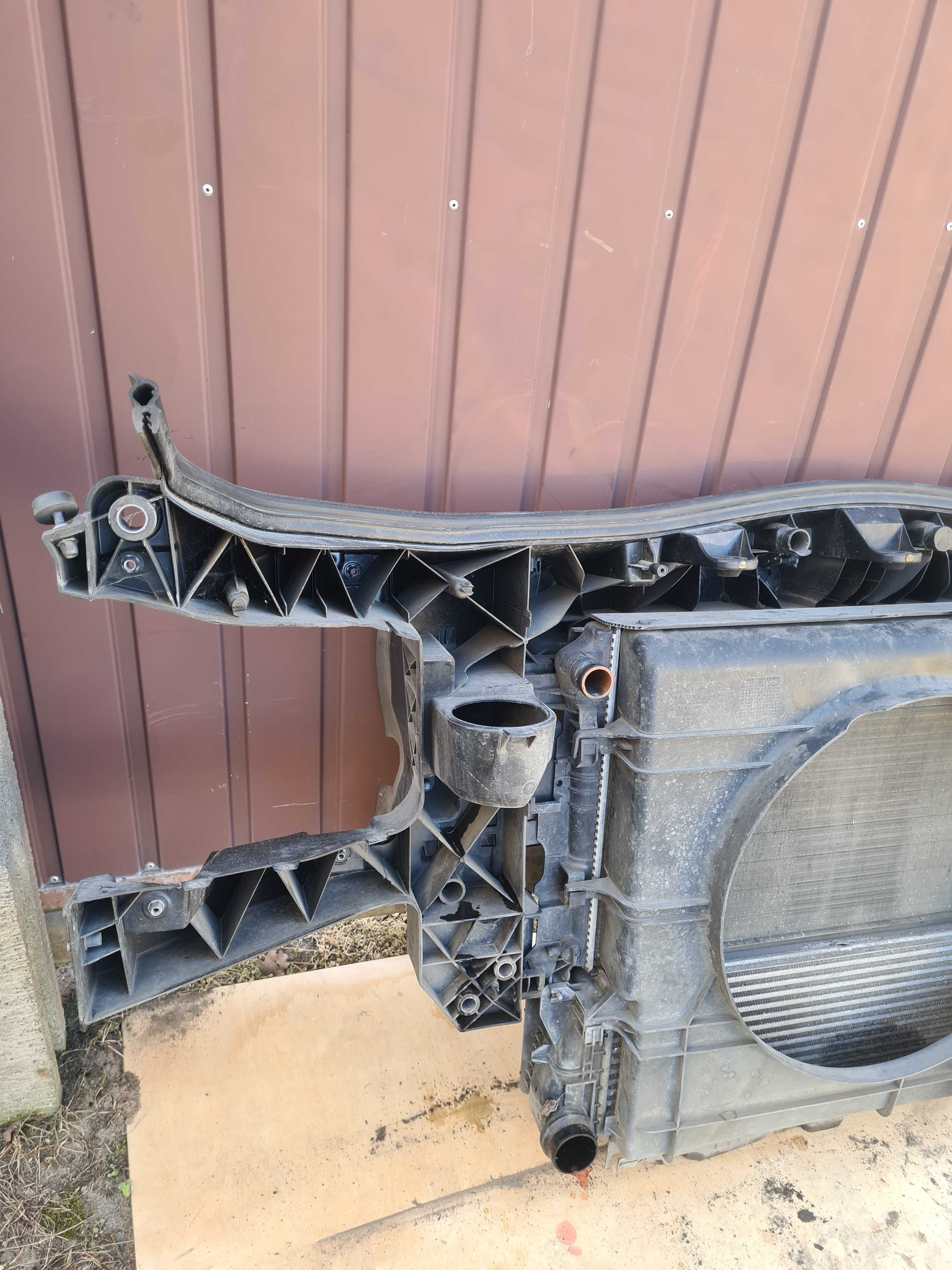 Mercedes Sprinter W907 W910 2.2 pas przedni komplet chłodnic obudowa