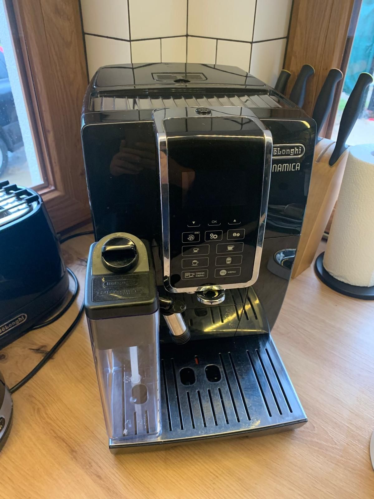 Ekspres ciśnieniowy do kawy DeLonghi Dinamica 350.55.B
