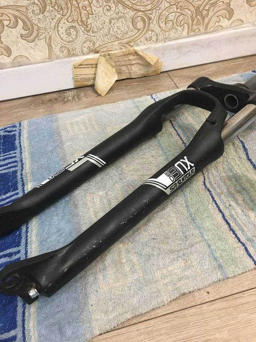 Продам вилку SR Suntour XCM під колеса 27.5 і 29 шток 210 мм