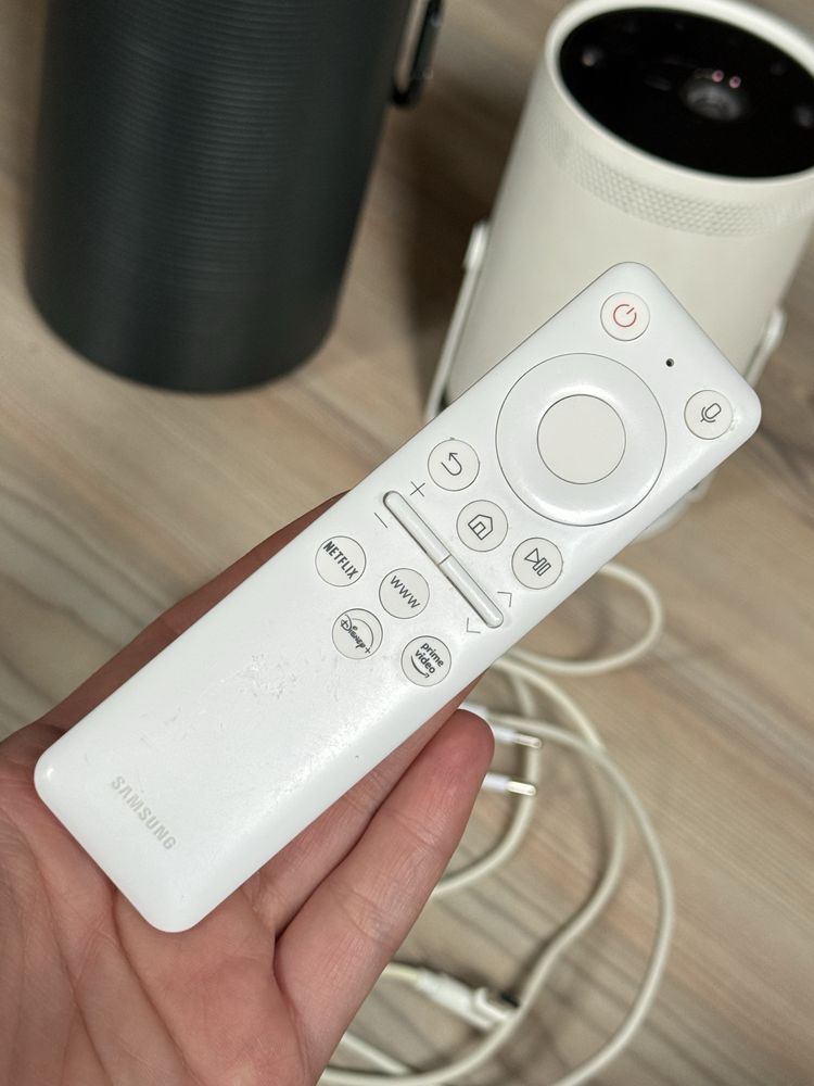 projektor Samsung Freestyle rzutnik inteligentny smart tv case etui