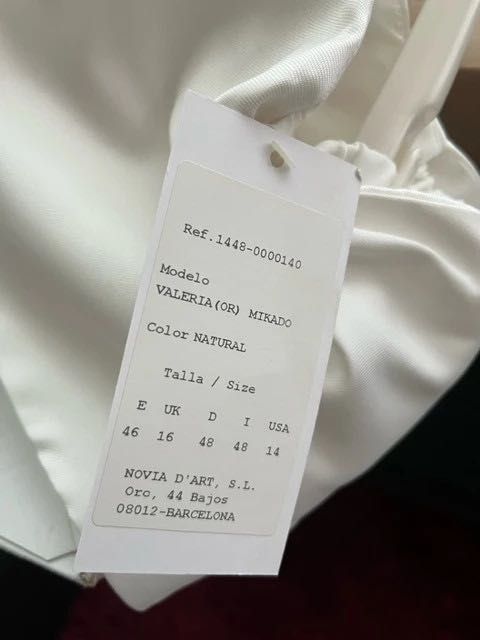 Vendo vestido com oferta de véu e saiote (NOVO)