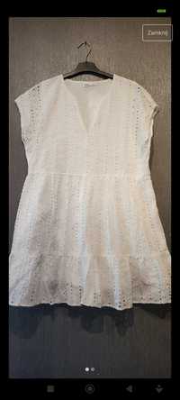 Biała sukienka z haftem rozm L