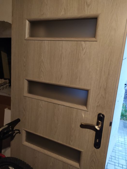 Drzwi wewnętrzne do łazienki i pokoju